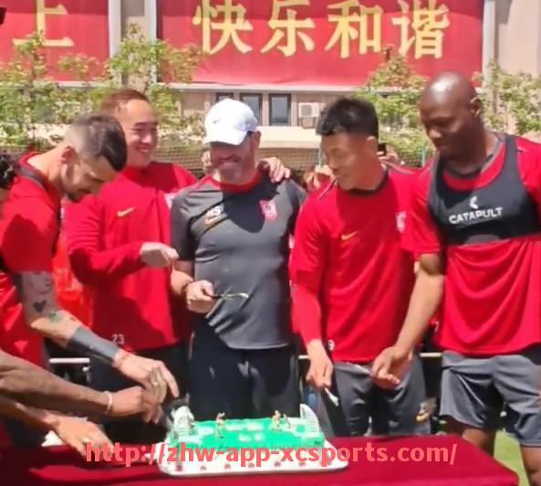 杏彩体育-法甲巴黎球队运营：巴黎的运营模式与商业化发展