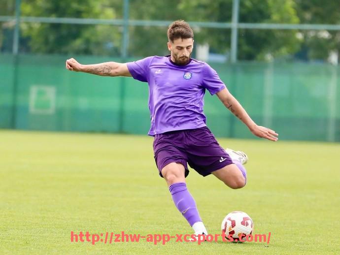 杏彩体育-世俱杯替补席年轻球员动态观察与轮换策略探讨